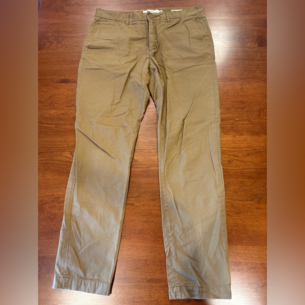 H&M Dark Khaki Slim Fit Men’s Pants. Size 34.